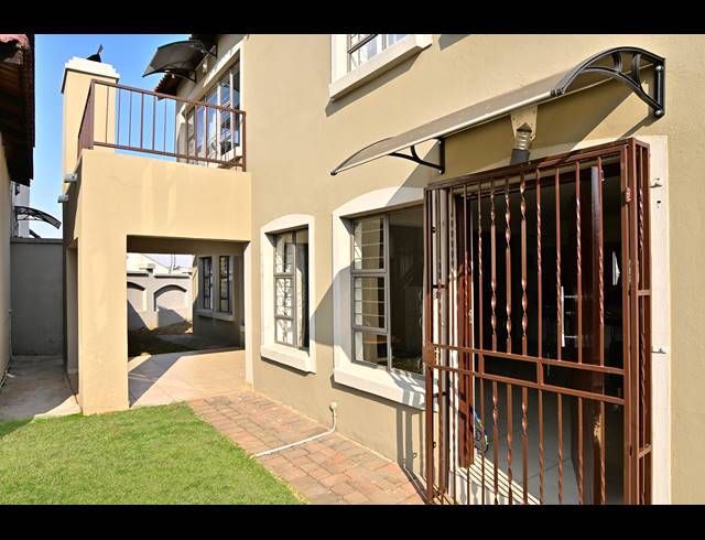 4 BEDROOM CLUSTER FOR SALE IN COUNTRY VIEW